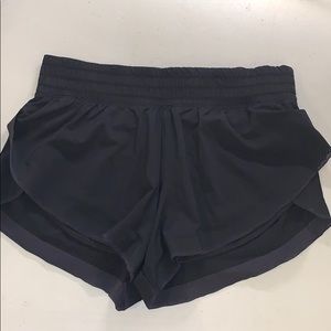 Lululemon Black Shorts 2.5” (6)